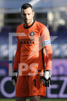 2021-01-13 - Samir Handanovic of FC Internazionale in action - ACF FIORENTINA VS FC INTERNAZIONALE - ITALIAN CUP - SOCCER