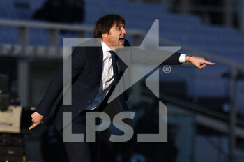 2021-01-13 - Antonio Conte of FC Internazionale gestures - ACF FIORENTINA VS FC INTERNAZIONALE - ITALIAN CUP - SOCCER