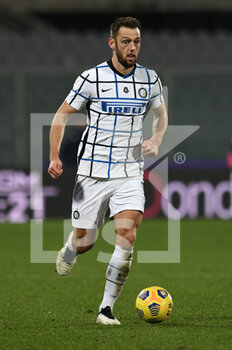 2021-01-13 - Stefan Devrij of FC Internazionale in action - ACF FIORENTINA VS FC INTERNAZIONALE - ITALIAN CUP - SOCCER