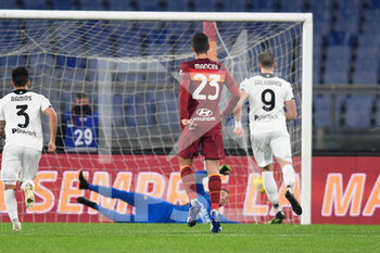 2021-01-19 - ROME, ITALY - January 19 : Players Spezia Celebrates deter Andrej Galabinov score the penalty a during the round eighths football Tim Cup soccer match between AS Roma and Spezia at Stadio Olimpico on January 19,2021 in Rome Italy   - AS ROMA VS SPEZIA CALCIO - ITALIAN CUP - SOCCER