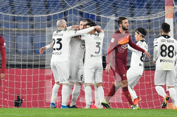 2021-01-19 - ROME, ITALY - January 19 : Players Spezia Celebrates deter Andrej Galabinov score the penalty a during the round eighths football Tim Cup soccer match between AS Roma and Spezia at Stadio Olimpico on January 19,2021 in Rome Italy   - AS ROMA VS SPEZIA CALCIO - ITALIAN CUP - SOCCER