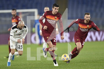 2021-01-19 - ROME, ITALY - January 19 : Gianluca Mancini (C) of AS Roma in action during the round eighths football Tim Cup soccer match between AS Roma and Spezia at Stadio Olimpico on January 19,2021 in Rome,Italy - AS ROMA VS SPEZIA CALCIO - ITALIAN CUP - SOCCER