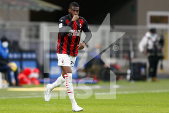 2021-01-26 - Fikayo Tomori (AC Milan) entering the pitch on his debut with the new team - FC INTERNAZIONALE VS AC MILAN - ITALIAN CUP - SOCCER