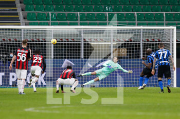 2021-01-26 - Romelu Lukaku (FC Internazionale) scores the equalizer penalty - FC INTERNAZIONALE VS AC MILAN - ITALIAN CUP - SOCCER
