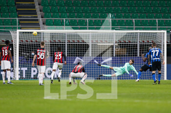 2021-01-26 - Romelu Lukaku (FC Internazionale) scores the equalizer penalty - FC INTERNAZIONALE VS AC MILAN - ITALIAN CUP - SOCCER