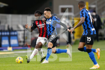 2021-01-26 - Frank Kessie (AC Milan) and Lautaro Martinez (FC Internazionale) - FC INTERNAZIONALE VS AC MILAN - ITALIAN CUP - SOCCER