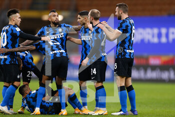 2021-01-26 - FC Internazionale players celebrating the win - FC INTERNAZIONALE VS AC MILAN - ITALIAN CUP - SOCCER