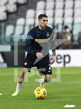 2021-02-09 - Hakraf Hakimi (FC Internazionale) during warm-up - JUVENTUS FC VS FC INTERNAZIONALE - ITALIAN CUP - SOCCER
