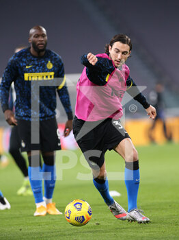 2021-02-09 - Matteo Darmian (FC Internazionale) during warm-up - JUVENTUS FC VS FC INTERNAZIONALE - ITALIAN CUP - SOCCER