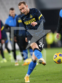 2021-02-09 - Christian Eriksen (FC Internazionale) during warm-up - JUVENTUS FC VS FC INTERNAZIONALE - ITALIAN CUP - SOCCER