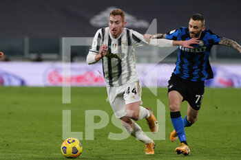 2021-02-09 - Dejan Kulusevski (Juventus FC) vs Marcelo Brozovic (FC Internazionale) - JUVENTUS FC VS FC INTERNAZIONALE - ITALIAN CUP - SOCCER