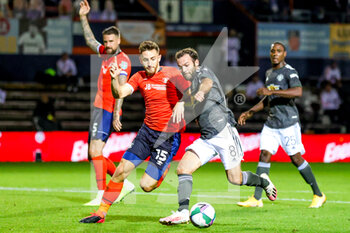2020-09-22 - Manchester United midfielder Juan Mata (8) tussles with Luton Town defender Tom Lockyer (15) during the English League Cup, EFL Carabao Cup, football match between Luton Town and Manchester United on September 22, 2020 at Kenilworth Road in Luton, England - Photo Nigel Keene / ProSportsImages / DPPI - LUTON TOWN VS MANCHESTER UNITED - ENGLISH LEAGUE CUP - SOCCER