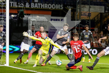2020-09-22 - Luton Town defender Tom Lockyer (15) shoots towards the goal during the English League Cup, EFL Carabao Cup, football match between Luton Town and Manchester United on September 22, 2020 at Kenilworth Road in Luton, England - Photo Nigel Keene / ProSportsImages / DPPI - LUTON TOWN VS MANCHESTER UNITED - ENGLISH LEAGUE CUP - SOCCER