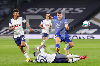 2020-09-29 - Chelsea midfielder Mateo Kovacic (17) tries to evade the challenge from Tottenham Hotspur defender Serge Aurier (24) during the English League Cup, EFL Carabao Cup Fourth Round football match between Tottenham Hotspur and Chelsea on September 29, 2020 at Tottenham Hotspur Stadium in London, England - Photo Nigel Keene / ProSportsImages / DPPI - TOTTENHAM HOTSPUR VS CHELSEA - ENGLISH LEAGUE CUP - SOCCER