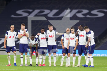 2020-09-29 - Tottenham Hotspur team nervously await penalties during the English League Cup, EFL Carabao Cup Fourth Round football match between Tottenham Hotspur and Chelsea on September 29, 2020 at Tottenham Hotspur Stadium in London, England - Photo Nigel Keene / ProSportsImages / DPPI - TOTTENHAM HOTSPUR VS CHELSEA - ENGLISH LEAGUE CUP - SOCCER