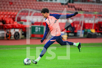 2020-12-23 - Tottenham Hotspur midfielder Dele Alli (20) in the pre match warm up during the English League Cup, EFL Cup quarter-final football match between Stoke City and Tottenham Hotspur on December 23, 2020 at the Bet365 Stadium in Stoke-on-Trent, England - Photo kevin Warburton - A Moment in Sport / ProSportsImages / DPPI - STOKE CITY VS TOTTENHAM HOTSPUR - ENGLISH LEAGUE CUP - SOCCER