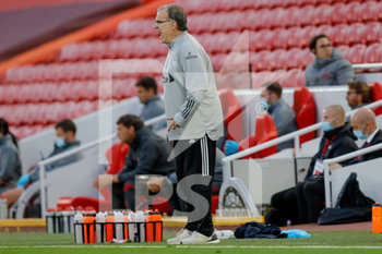 2020-09-12 - Leeds United Manager Marcelo Bielsa during the English championship Premier League football match between Liverpool and Leeds United on September 12, 2020 at Anfield in Liverpool, England - Photo Simon Davies / ProSportsImages / DPPI - LIVERPOOL VS LEEDS UNITED - ENGLISH PREMIER LEAGUE - SOCCER