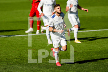 2020-09-19 - Leeds United midfielder Mateusz Klich (43) scores a goal and celebrates to make the score 2-1 during the English championship Premier League football match between Leeds United and Fulham on September 19, 2020 at Elland Road in Leeds, England - Photo Simon Davies / ProSportsImages / DPPI - LEEDS UNITED AND FULHAM - ENGLISH PREMIER LEAGUE - SOCCER