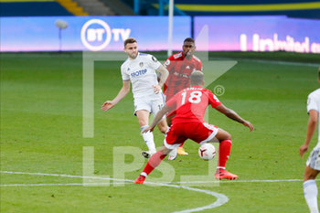 2020-09-19 - Leeds United defender Stuart Dallas (15) during the English championship Premier League football match between Leeds United and Fulham on September 19, 2020 at Elland Road in Leeds, England - Photo Simon Davies / ProSportsImages / DPPI - LEEDS UNITED AND FULHAM - ENGLISH PREMIER LEAGUE - SOCCER