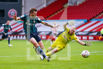 2020-09-27 - Leeds United defender Stuart Dallas (15) takes a shot, Sheffield United goalkeeper Aaron Ramsdale during the English championship Premier League football match between Sheffield United and Leeds United on September 27, 2020 at Bramall Lane in Sheffield, England - Photo Malcolm Bryce / ProSportsImages / DPPI - SHEFFIELD UNITED VS LEEDS UNITED - ENGLISH PREMIER LEAGUE - SOCCER