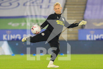 2020-10-18 - Kasper Schmeichel of Leicester City (1) warming up during the English championship Premier League football match between Leicester City and Aston Villa on October 18, 2020 at the King Power Stadium in Leicester, England - Photo Jez Tighe / ProSportsImages / DPPI - LEICESTER CITY VS ASTON VILLA - ENGLISH PREMIER LEAGUE - SOCCER