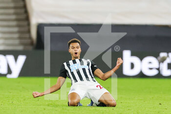 2020-10-25 - Newcastle United midfielder Jacob Murphy (23) scores a goal and celebrates during the English championship Premier League football match between Wolverhampton Wanderers and Newcastle United on October 25, 2020 at Molineux in Wolverhampton, England - Photo Nigel Keene / ProSportsImages / DPPI - WOLVERHAMPTON WANDERERS VS NEWCASTLE UNITED - ENGLISH PREMIER LEAGUE - SOCCER