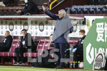 2020-10-26 - Tottenham Hotspur Manager Jose Mourinho gestures during the English championship Premier League football match between Burnley and Tottenham Hotspur on October 26, 2020 at Turf Moor in Burnley, England - Photo Craig Galloway / ProSportsImages / DPPI - BURNLEY VS TOTTENHAM HOTSPUR - ENGLISH PREMIER LEAGUE - SOCCER