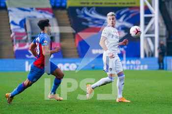 2020-11-07 - Leeds United defender Gjanni Alioski (10) and Crystal Palace midfielder Andros Townsend (10) during the English championship Premier League football match between Crystal Palace and Leeds United on November 7, 2020 at Selhurst Park in London, England - Photo Malcolm Bryce / ProSportsImages / DPPI - CRYSTAL PALACE VS LEEDS UNITED - ENGLISH PREMIER LEAGUE - SOCCER
