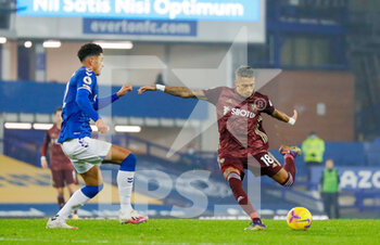 2020-11-28 - Leeds United forward Raphinha (18) scores a goal to make the score 0-1 during the English championship Premier League football match between Everton and Leeds United on November 28, 2020 at Goodison Park in Liverpool, England - Photo Simon Davies / ProSportsImages / DPPI - EVERTON VS LEEDS UNITED - ENGLISH PREMIER LEAGUE - SOCCER