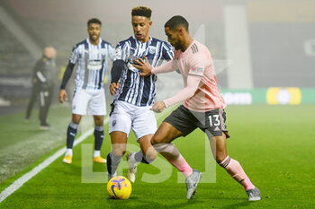 2020-11-28 - West Bromwich Albion forward Callum Robinson (7) battles for possession with Sheffield United defender Max Lowe (13) during the English championship Premier League football match between West Bromwich Albion and Sheffield United on November 28, 2020 at The Hawthorns in West Bromwich, England - Photo Dennis Goodwin / ProSportsImages / DPPI - WEST BROMWICH ALBION VS SHEFFIELD UNITED - ENGLISH PREMIER LEAGUE - SOCCER