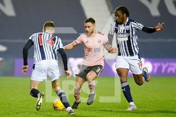 2020-11-28 - Sheffield United defender George Baldock (2) sprints forward with the ball under pressure from West Bromwich Albion midfielder Romaine Sawyers (19) and West Bromwich Albion defender Conor Townsend (14) during the English championship Premier League football match between West Bromwich Albion and Sheffield United on November 28, 2020 at The Hawthorns in West Bromwich, England - Photo Dennis Goodwin / ProSportsImages / DPPI - WEST BROMWICH ALBION VS SHEFFIELD UNITED - ENGLISH PREMIER LEAGUE - SOCCER