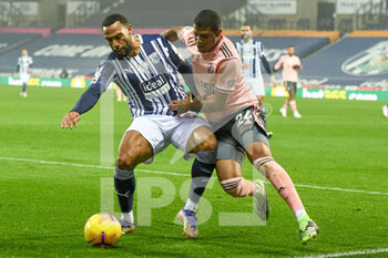 2020-11-28 - West Bromwich Albion midfielder Matt Phillips (10) battles for possession with Sheffield United forward Rhian Brewster (24) during the English championship Premier League football match between West Bromwich Albion and Sheffield United on November 28, 2020 at The Hawthorns in West Bromwich, England - Photo Dennis Goodwin / ProSportsImages / DPPI - WEST BROMWICH ALBION VS SHEFFIELD UNITED - ENGLISH PREMIER LEAGUE - SOCCER
