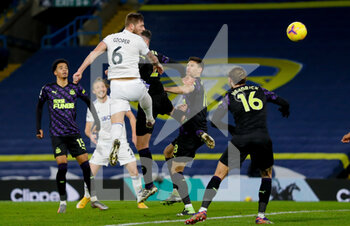 2020-12-16 - Leeds United defender Liam Cooper (6) heads on goal during the English championship Premier League football match between Leeds United and Newcastle United on December 16, 2020 at Elland Road in Leeds, England - Photo Simon Davies / ProSportsImages / DPPI - LEEDS UNITED VS NEWCASTLE UNITED - ENGLISH PREMIER LEAGUE - SOCCER