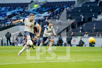 2021-01-02 - Tottenham Hotspur forward Harry Kane (10) scores a penalty goal to make the score 1-0 during the English championship Premier League football match between Tottenham Hotspur and Leeds United on January 2, 2021 at Tottenham Hotspur Stadium in London, England - Photo Malcolm Bryce / ProSportsImages / DPPI - TOTTENHAM HOTSPUR VS LEEDS UNITED - ENGLISH PREMIER LEAGUE - SOCCER