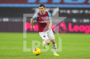 2021-01-19 - Aaron Cresswell (3) of West Ham during the English championship Premier League football match between West Ham United and West Bromwich Albion on January 19, 2021 at the London Stadium in London, England - Photo Nigel Keene / ProSportsImages / DPPI - WEST HAM UNITED AND WEST BROMWICH ALBION - ENGLISH PREMIER LEAGUE - SOCCER