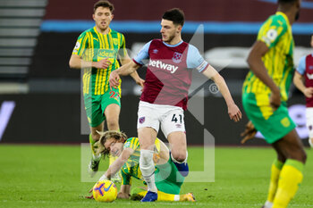 2021-01-19 - Declan Rice (41) of West Ham United tussles with Conor Gallagher (18) of West Bromwich Albion during the English championship Premier League football match between West Ham United and West Bromwich Albion on January 19, 2021 at the London Stadium in London, England - Photo Nigel Keene / ProSportsImages / DPPI - WEST HAM UNITED AND WEST BROMWICH ALBION - ENGLISH PREMIER LEAGUE - SOCCER