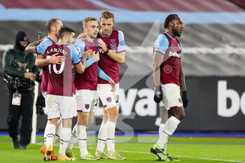 2021-01-19 - Jarrod Bowen (20) of West Ham United celebrates his goal with teammates during the English championship Premier League football match between West Ham United and West Bromwich Albion on January 19, 2021 at the London Stadium in London, England - Photo Nigel Keene / ProSportsImages / DPPI - WEST HAM UNITED AND WEST BROMWICH ALBION - ENGLISH PREMIER LEAGUE - SOCCER