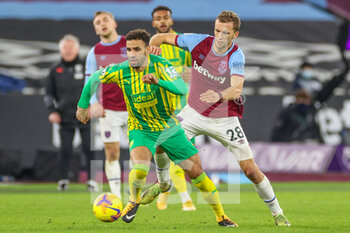 2021-01-19 - Hal Robson-Kanu (4) of West Bromwich Albion tries to get away from Tomas Soucek (28) of West Ham United during the English championship Premier League football match between West Ham United and West Bromwich Albion on January 19, 2021 at the London Stadium in London, England - Photo Nigel Keene / ProSportsImages / DPPI - WEST HAM UNITED AND WEST BROMWICH ALBION - ENGLISH PREMIER LEAGUE - SOCCER