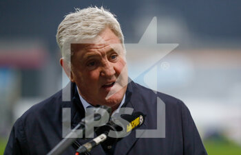 2021-01-26 - Newcastle United Manager Steve Bruce interviewed by Talk Sport during the English championship Premier League football match between Newcastle United and Leeds United on January 26, 2021 at St James's Park in Newcastle, England - Photo Simon Davies / ProSportsImages / DPPI - NEWCASTLE UNITED AND LEEDS UNITED - ENGLISH PREMIER LEAGUE - SOCCER