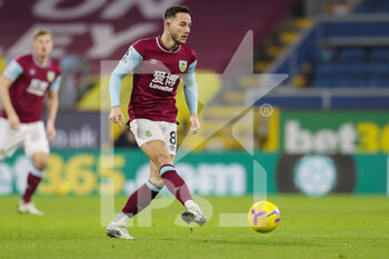2021-01-27 - Burnley midfielder Josh Brownhill (8) passes the ball during the English championship Premier League football match between Burnley and Aston Villa on January 27, 2021 at Turf Moor in Burnley, England - Photo Kevin Warburton / A Moment in Sport / ProSportsImages / DPPI - BURNLEY AND ASTON VILLA - ENGLISH PREMIER LEAGUE - SOCCER
