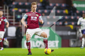 2021-01-27 - Burnley defender Ben Mee (6) during the English championship Premier League football match between Burnley and Aston Villa on January 27, 2021 at Turf Moor in Burnley, England - Photo Kevin Warburton / A Moment in Sport / ProSportsImages / DPPI - BURNLEY AND ASTON VILLA - ENGLISH PREMIER LEAGUE - SOCCER