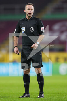 2021-01-27 - The Referee Paul Tierney during the English championship Premier League football match between Burnley and Aston Villa on January 27, 2021 at Turf Moor in Burnley, England - Photo Kevin Warburton / A Moment in Sport / ProSportsImages / DPPI - BURNLEY AND ASTON VILLA - ENGLISH PREMIER LEAGUE - SOCCER