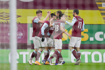 2021-01-27 - Burnley forward Chris Wood (9) (hidden) celebrates with team mates after scoring during the English championship Premier League football match between Burnley and Aston Villa on January 27, 2021 at Turf Moor in Burnley, England - Photo Kevin Warburton / A Moment in Sport / ProSportsImages / DPPI - BURNLEY AND ASTON VILLA - ENGLISH PREMIER LEAGUE - SOCCER