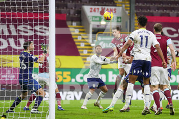 2021-01-27 - Burnley defender Ben Mee (6) scores with a header during the English championship Premier League football match between Burnley and Aston Villa on January 27, 2021 at Turf Moor in Burnley, England - Photo Kevin Warburton / A Moment in Sport / ProSportsImages / DPPI - BURNLEY AND ASTON VILLA - ENGLISH PREMIER LEAGUE - SOCCER