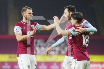 2021-01-27 - Burnley midfielder Ashley Westwood (18) (right) celebrates after Burnley defender Ben Mee (6) had scored to eqalise during the English championship Premier League football match between Burnley and Aston Villa on January 27, 2021 at Turf Moor in Burnley, England - Photo Kevin Warburton / A Moment in Sport / ProSportsImages / DPPI - BURNLEY AND ASTON VILLA - ENGLISH PREMIER LEAGUE - SOCCER