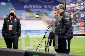 2021-01-31 - Marcelo Bielsa of Leeds United (Head Coach) is interviewed by Sky Sports before the English championship Premier League football match between Leicester City and Leeds United on January 31, 2021 at the King Power Stadium in Leicester, England - Photo Malcolm Bryce / ProSportsImages / DPPI - LEICESTER CITY AND LEEDS UNITED - ENGLISH PREMIER LEAGUE - SOCCER
