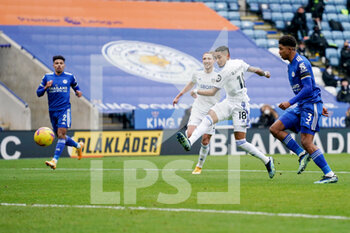2021-01-31 - Leeds United forward Raphinha (18) takes a shot during the English championship Premier League football match between Leicester City and Leeds United on January 31, 2021 at the King Power Stadium in Leicester, England - Photo Malcolm Bryce / ProSportsImages / DPPI - LEICESTER CITY AND LEEDS UNITED - ENGLISH PREMIER LEAGUE - SOCCER