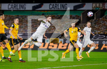 2021-02-19 - Leeds United defender Liam Cooper (6) heads towards goal during the English championship Premier League football match between Wolverhampton Wanderers and Leeds United on February 19, 2021 at Molineux stadium in Wolverhampton, England - Photo Simon Davies / ProSportsImages / DPPI - WOLVERHAMPTON WANDERERS AND LEEDS UNITED - ITALIAN SERIE A - SOCCER