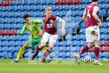 2021-02-20 - Burnley defender Ben Mee (6) and West Bromwich Albion forward Matheus Pereira (12) in action during the English championship Premier League football match between Burnley and West Bromwich Albion on February 20, 2021 at Turf Moor in Burnley, England - Photo Malcolm Bryce / ProSportsImages / DPPI - BURNLEY AND WEST BROMWICH ALBION - ENGLISH PREMIER LEAGUE - SOCCER