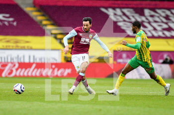 2021-02-20 - Burnley midfielder Dwight McNeil (11) passes the ball during the English championship Premier League football match between Burnley and West Bromwich Albion on February 20, 2021 at Turf Moor in Burnley, England - Photo Malcolm Bryce / ProSportsImages / DPPI - BURNLEY AND WEST BROMWICH ALBION - ENGLISH PREMIER LEAGUE - SOCCER